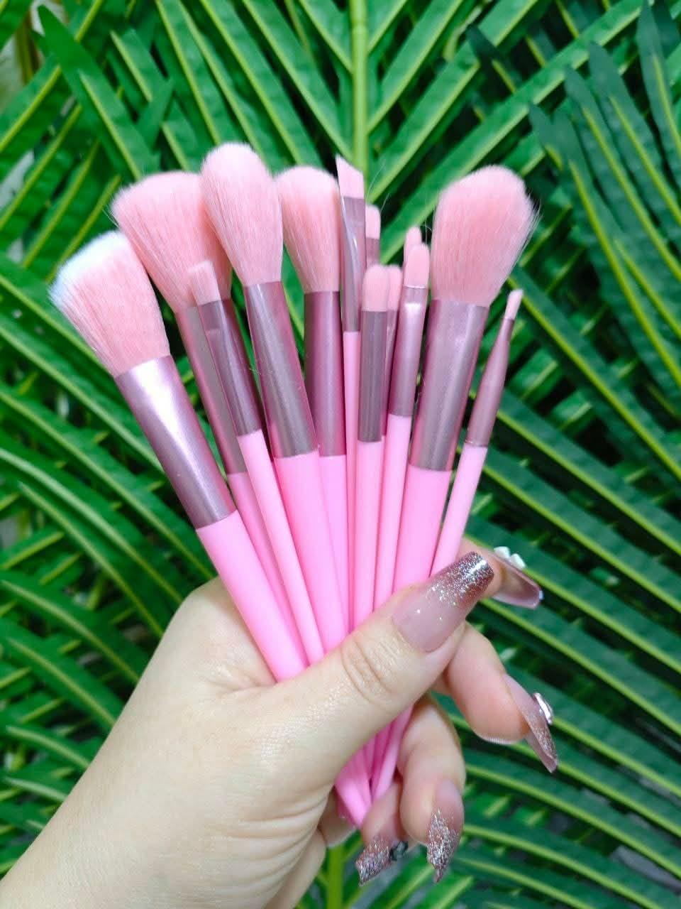 12 Pcs Reusable Makeup Brushes For Flawless Blending & Contouring
